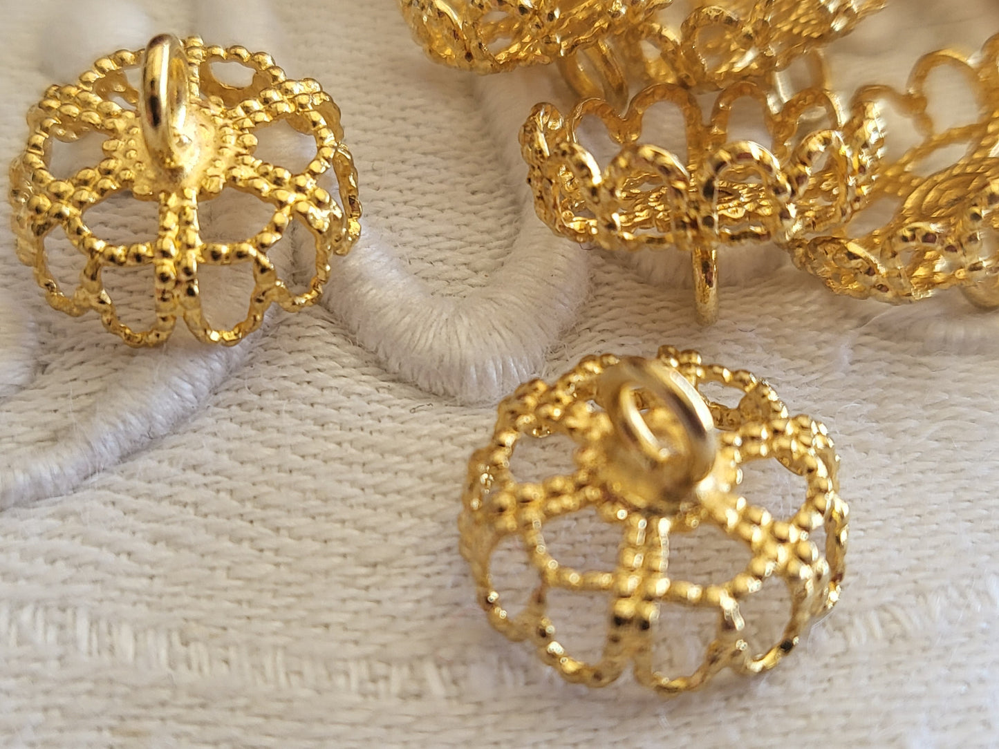 Lot 12 boutons en métal filigrané à strasser perler cr atelier styliste T17
