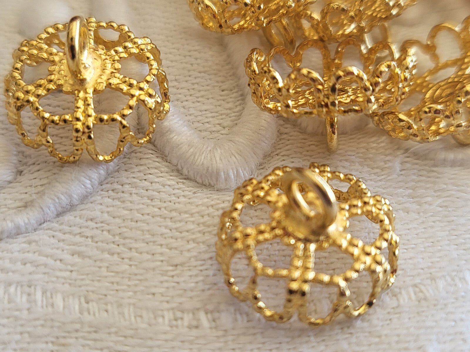 Lot 12 boutons en métal filigrané à strasser perler cr atelier styliste T17