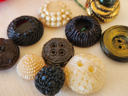 Lot 10 boutons vintage resine  panaché  1,4 à 2,5 cm ref 6686