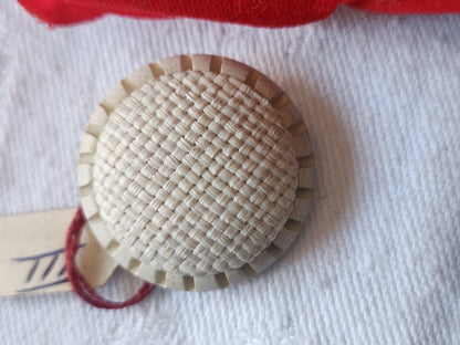 Boutons ancien passementerie créme  étiquette pied  2,4 cm D3J