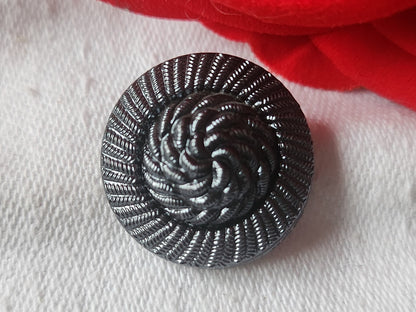 Bouton ancien en verre  motif noir argenté 2,2 cm D10D