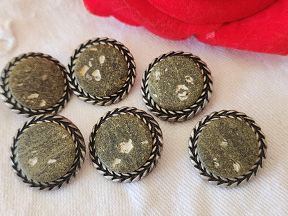 Lot 6 boutons en métal argenté coeur vert effet usé 1,8 cm pied ref 3874
