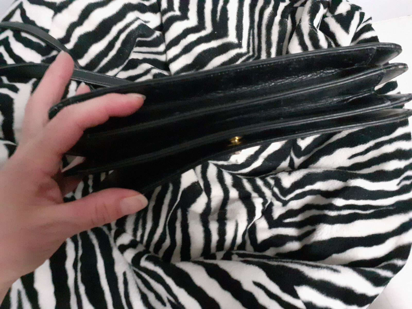 Ancien sac en main noir cuir forme classique
