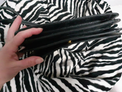Ancien sac en main noir cuir forme classique