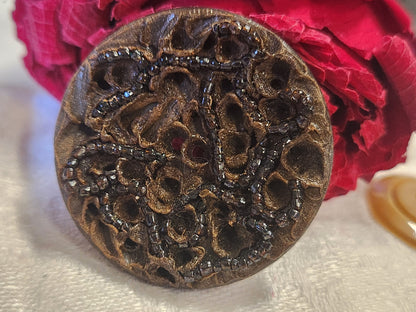 Collection gros bouton vintage résine perle marron trous 4 cm ref 0050