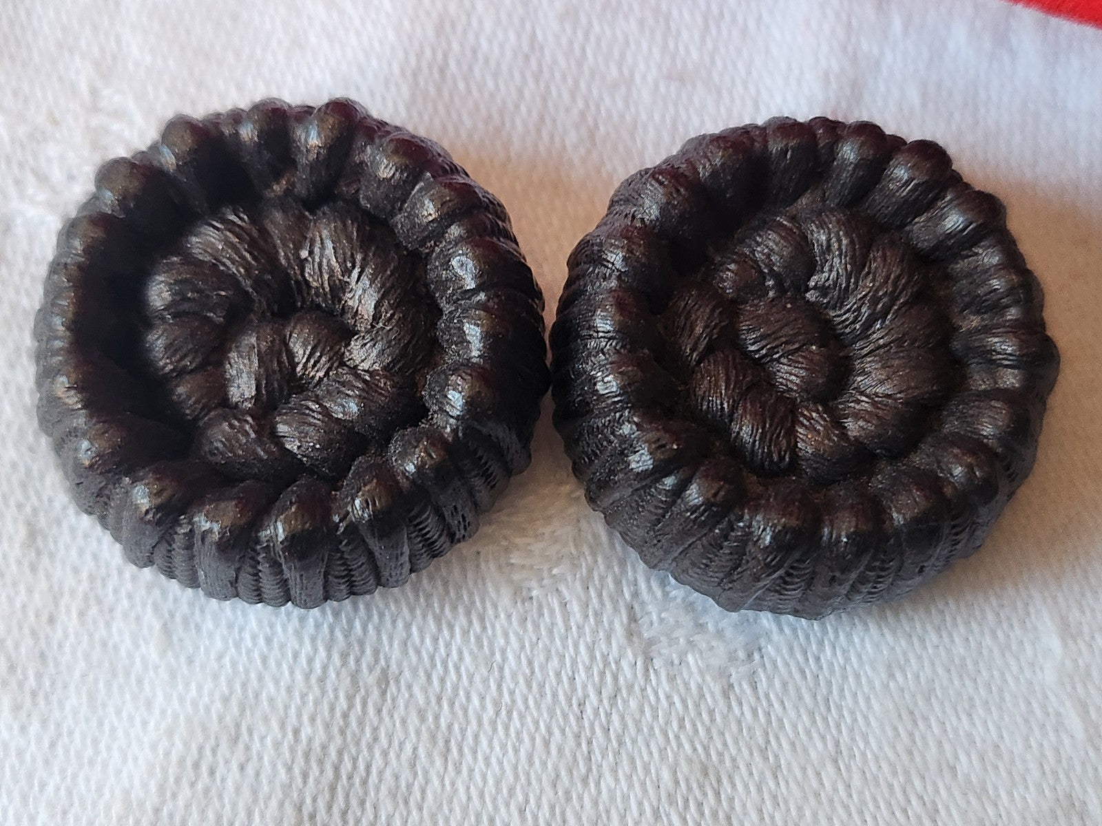 Duo gros boutons vintage marron résine pied 2,6 cm ref 2526