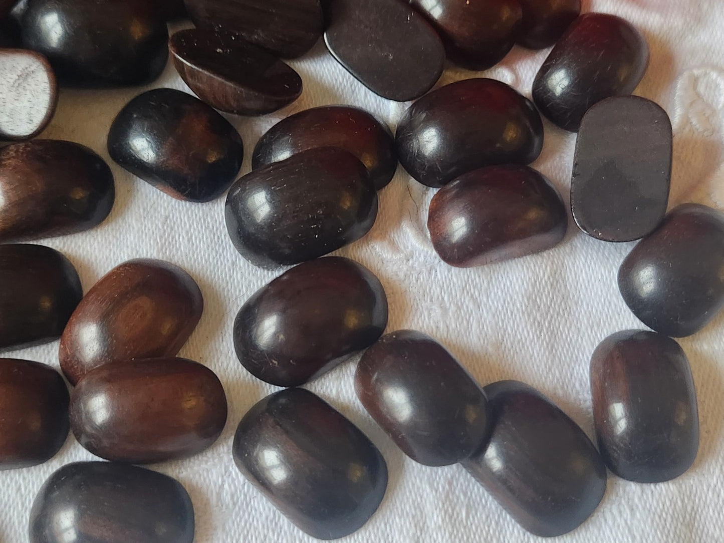Lot 75 cabochons anciens en bois vintage panaché   T2