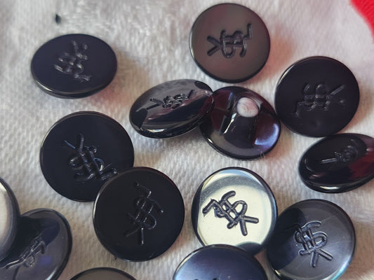 Lot  12  boutons vintage en nacre YSL siglé haute couture 1,1 cm ref 2439