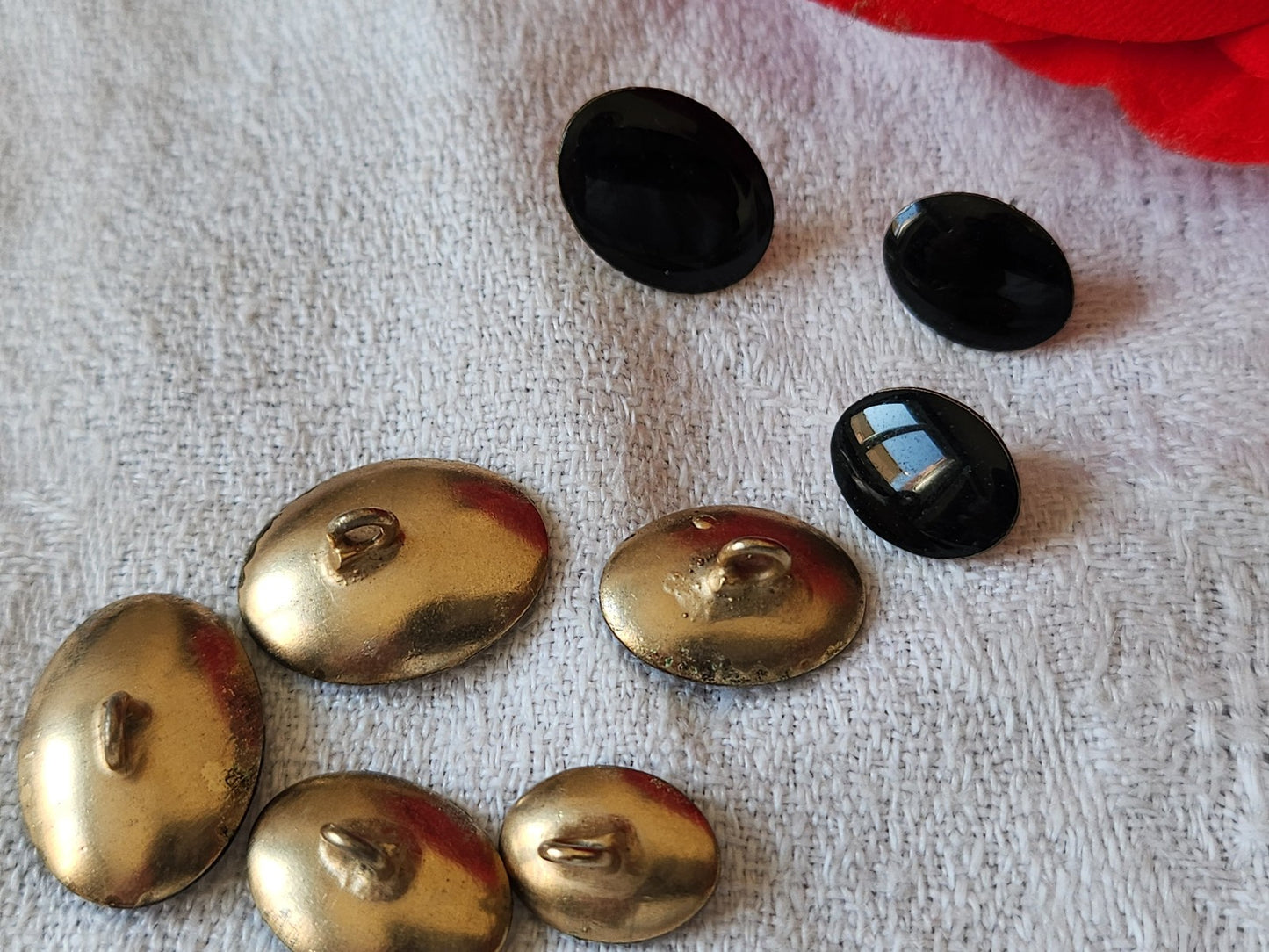 Lot 8 boutons vintage métal noir panaché 0,9 sur 1,2 à 1,2 sur 1,8 cm ref 6008