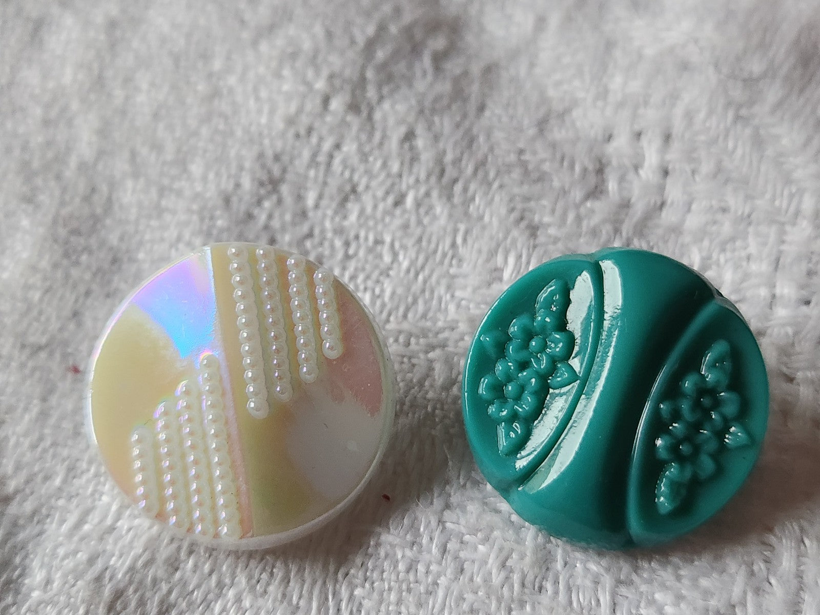 Duo boutons anciens en verre motif coloré 1,7 et 1,8 cm G16I