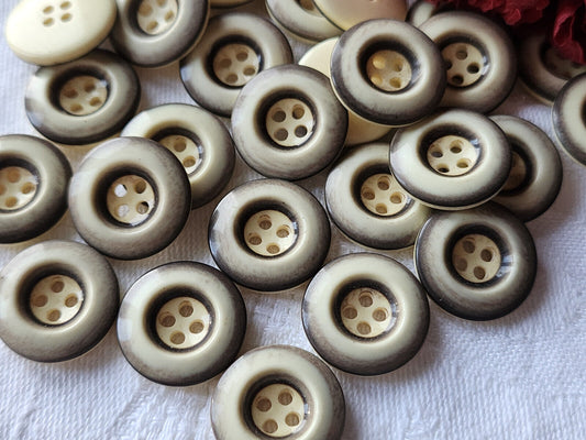 Lot 24 boutons vintage creme gris 1,7 cm trous ref 5907