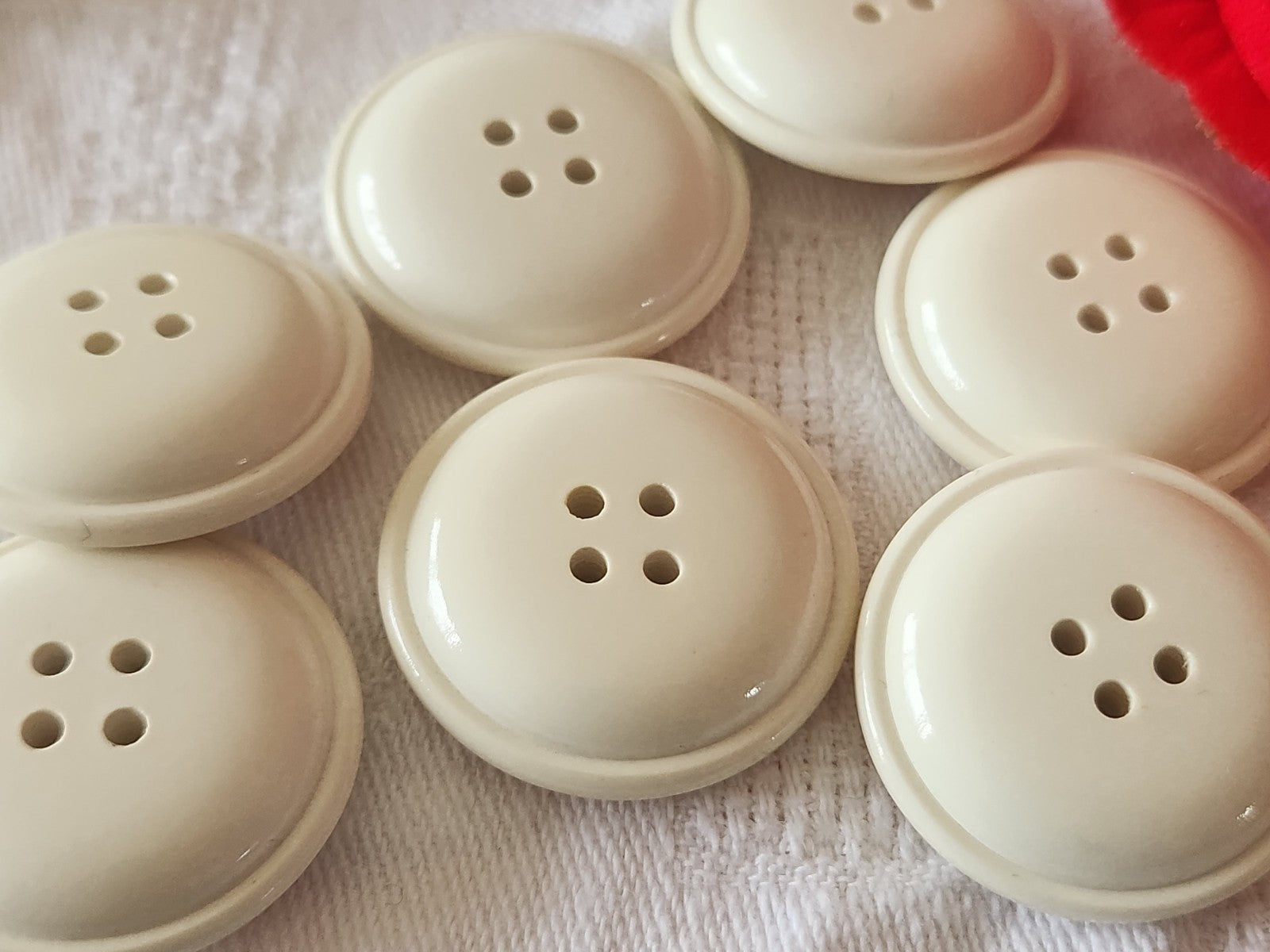 Lot 6 gros boutons vintage créme lumineux trous 2,8 cm ref 3971