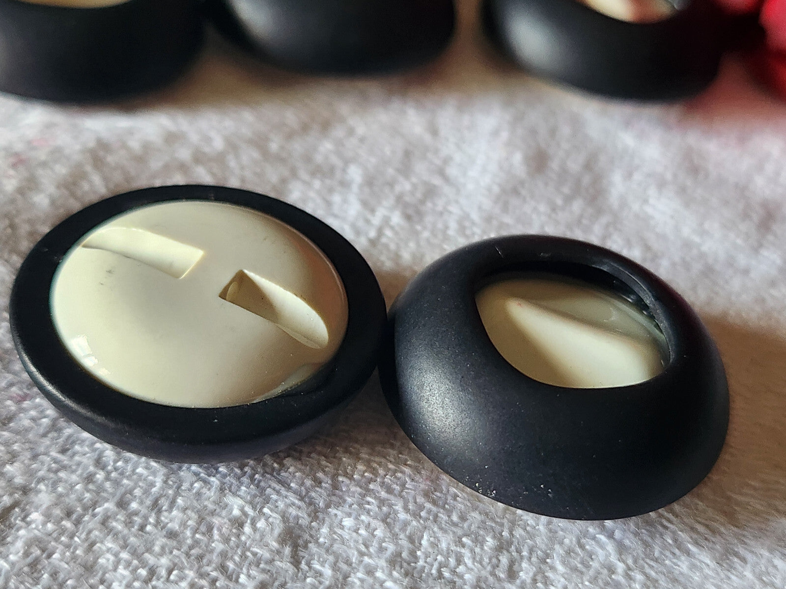 Lot 6 gros boutons vintage noir creme jolis 2,7 cm ref  3867