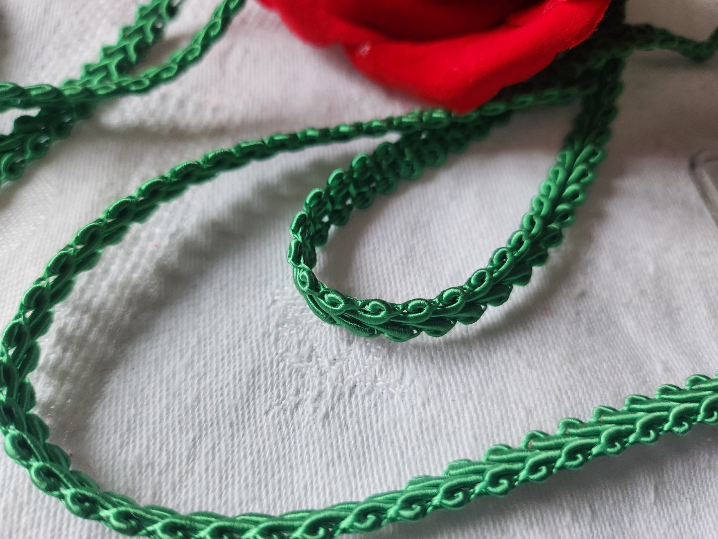Galon vintage vert satiné lumineux 3 métres sur 0,7 cm A2