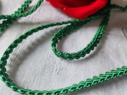 Galon vintage vert satiné lumineux 3 métres sur 0,7 cm A2
