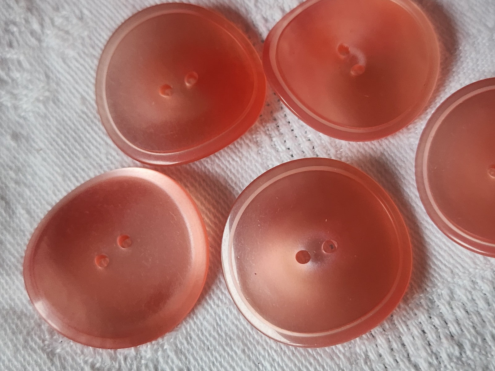 Lot 5 gros  boutons vintage rose courbé 2,6 cm ref 1536