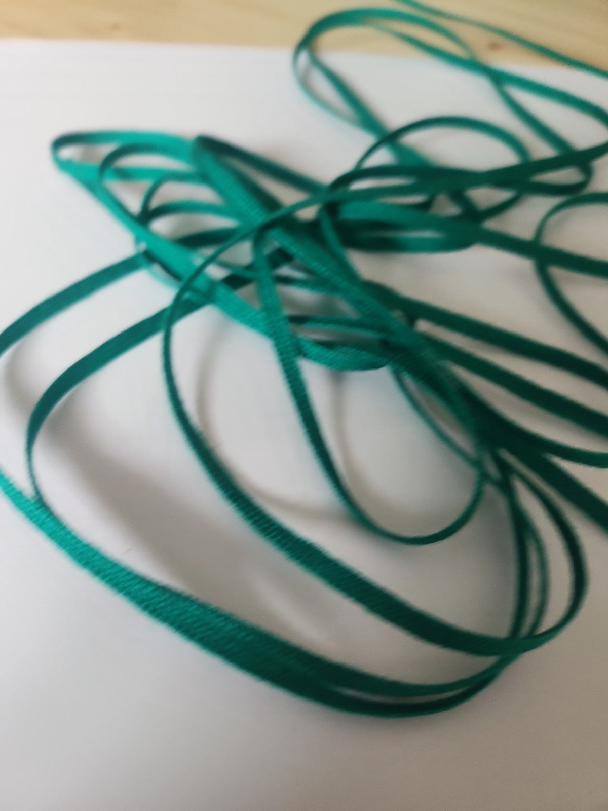Biais ruban plat cordon fin lacet corsage 10 mètres  sur 0,4 cm vert prairie A4