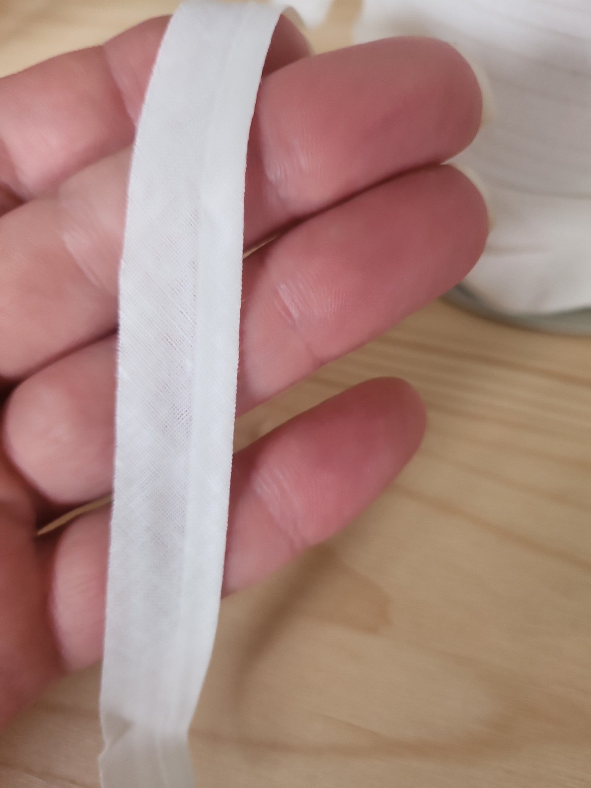 Biais blanc rouleau vintage centaines de mètres  sur 1,5 cm A4
