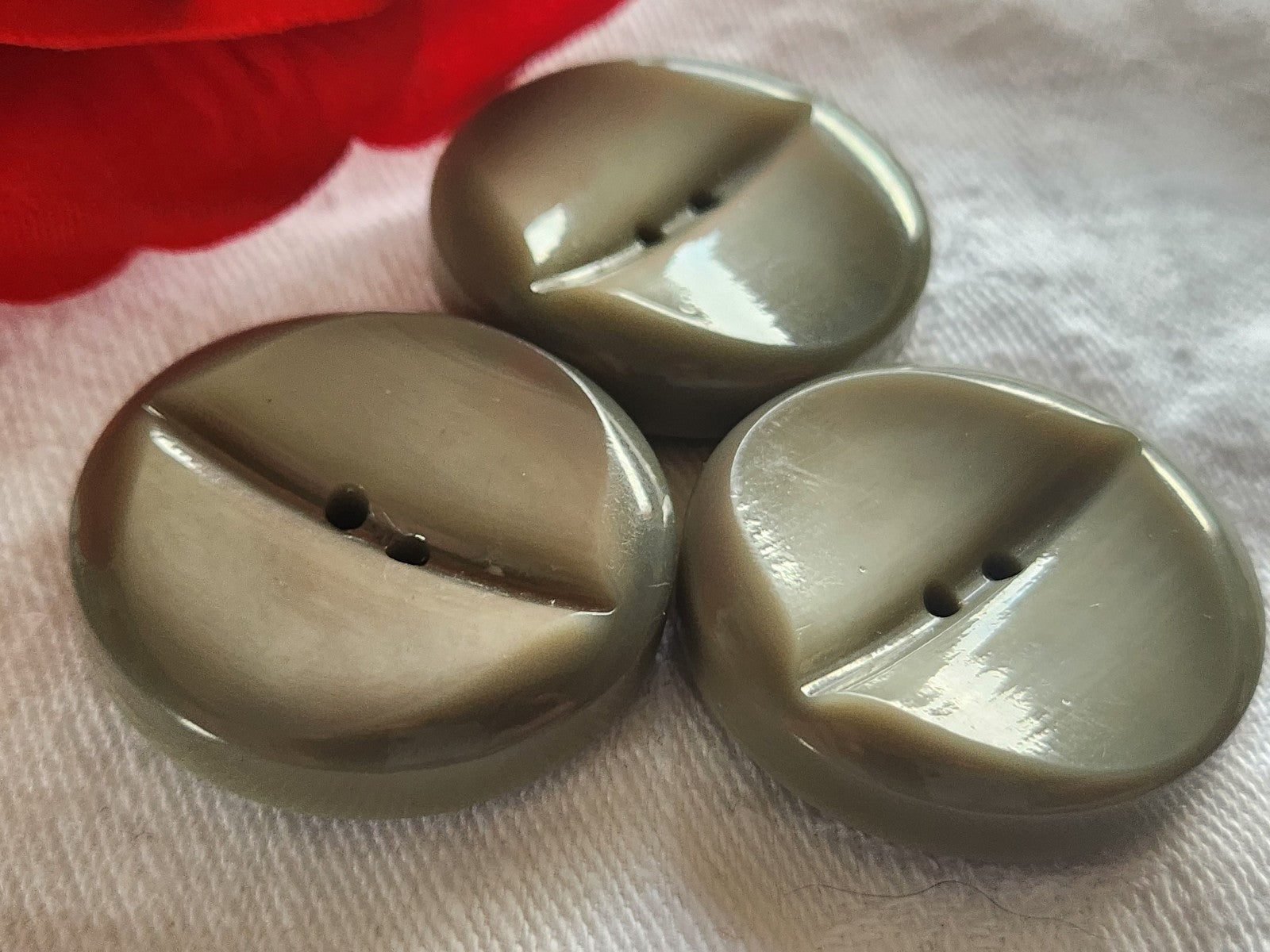 Trio gros boutons vintage gris lumineux trous  3 cm ref 2372