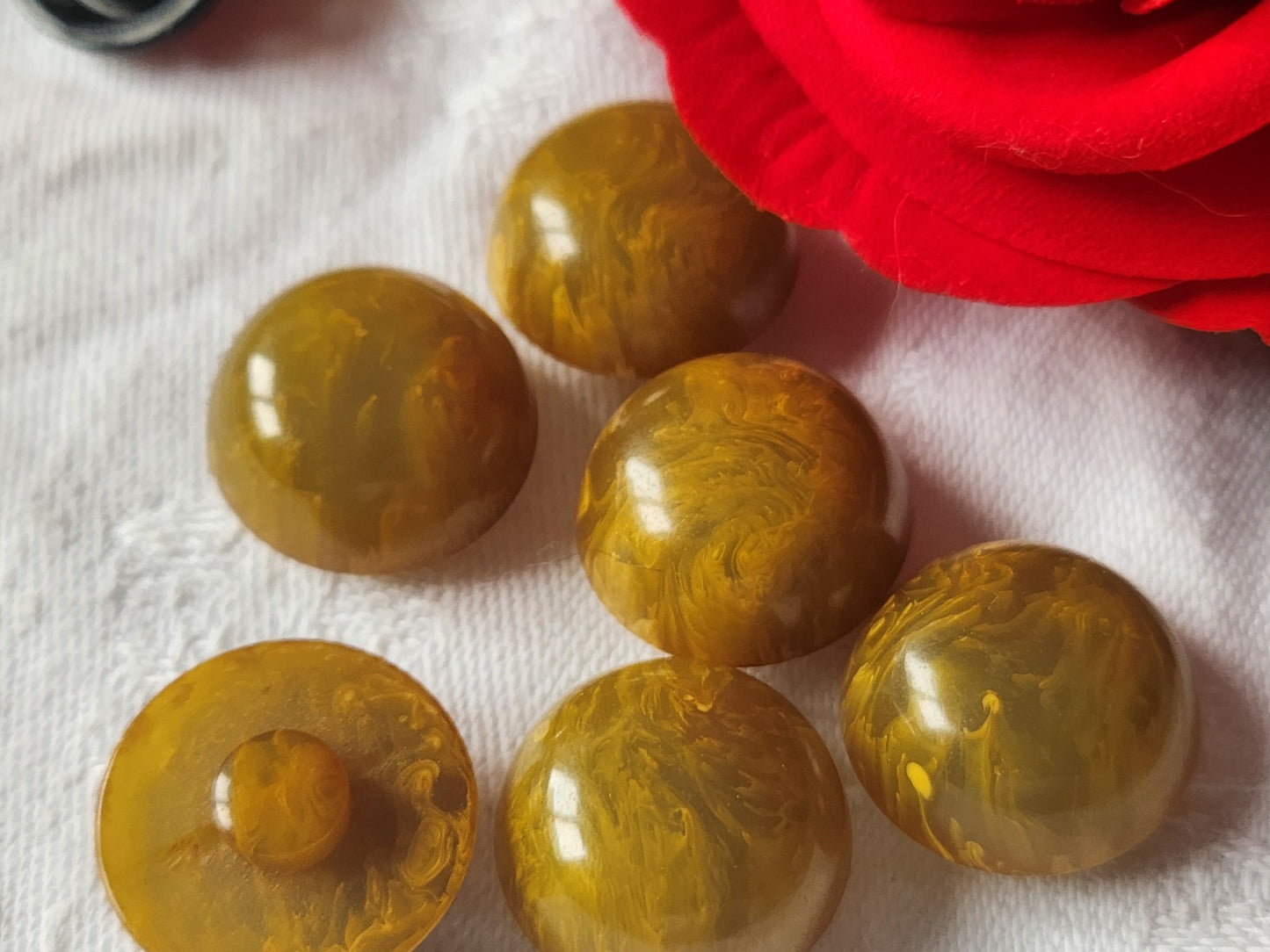 Lot 6 superbes boutons anciens vert jaspé pied 1,9 cm ref 239