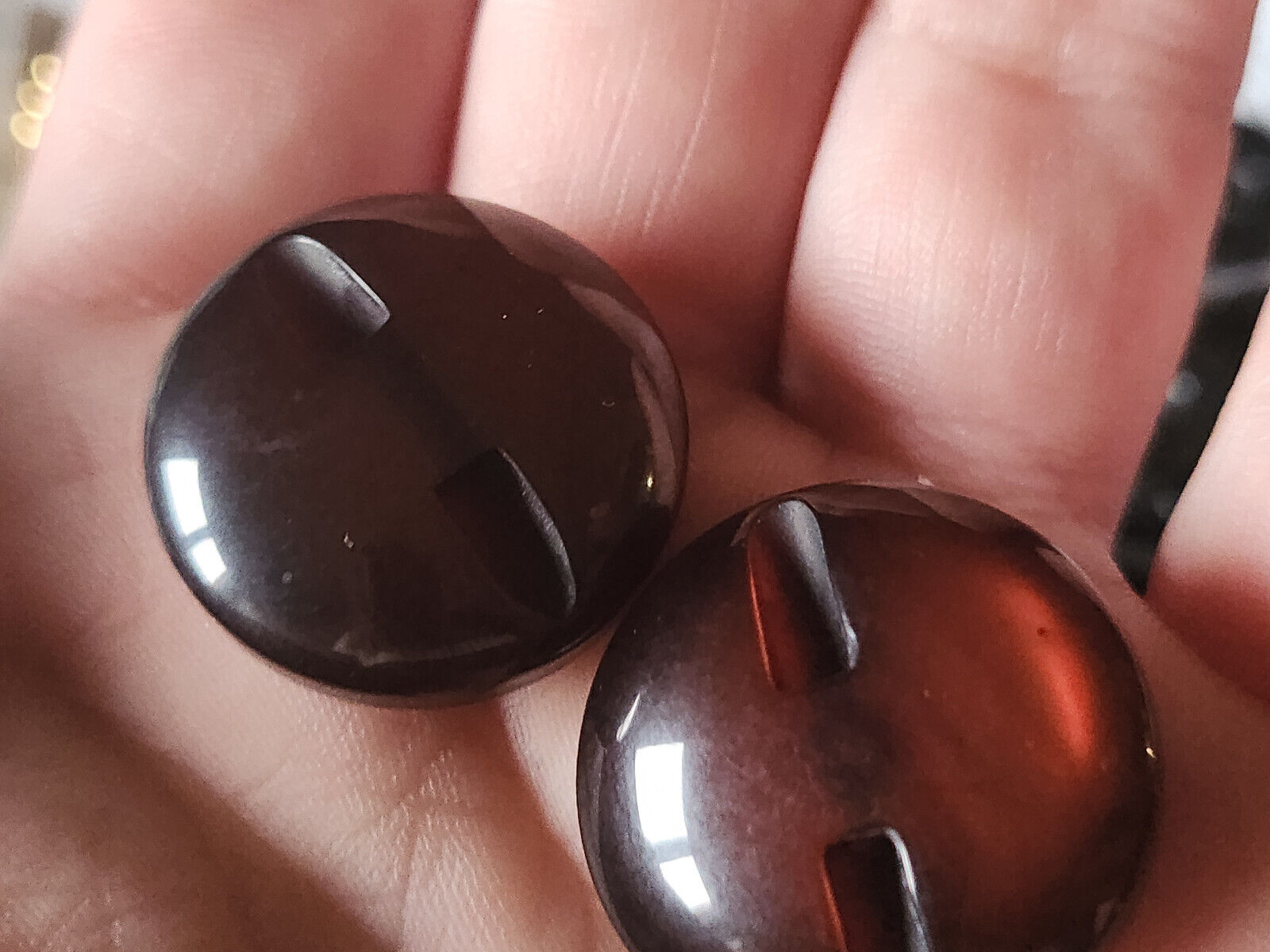 Lot 5 gros boutons vintage marron nacré épais travaillé 2,5 cm ref 2660