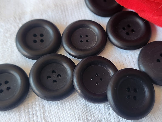 Lot 7 boutons vintage noir mat épais à trous 2,1 cm ref 2518
