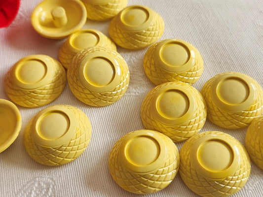 Lot 6 boutons vintage jaune à pied travaillé 2,2 cm ou 22 mm ref 6344