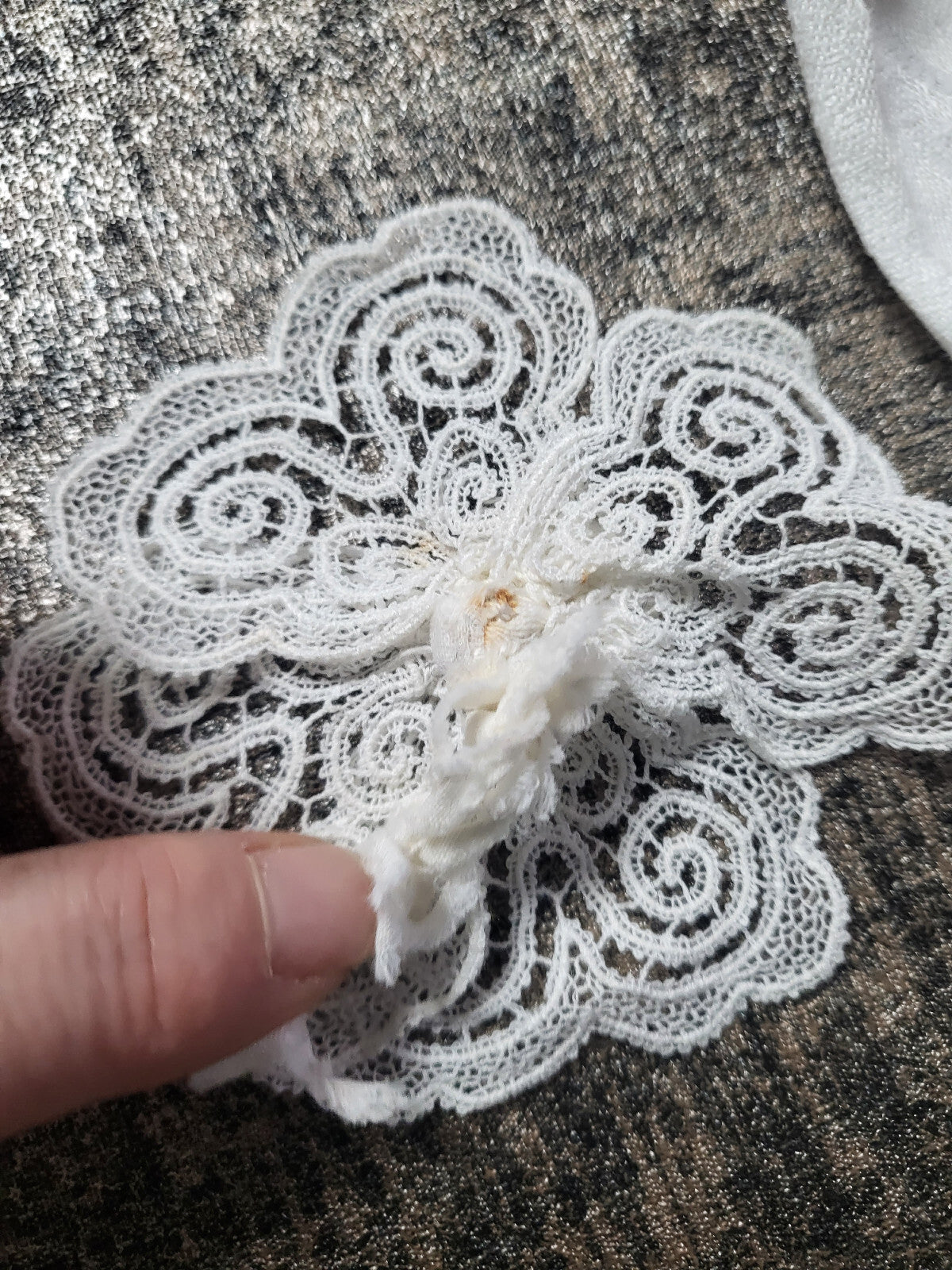 Superbe fleur ancienne en dentelle idéale broche ou application 10 cm T7