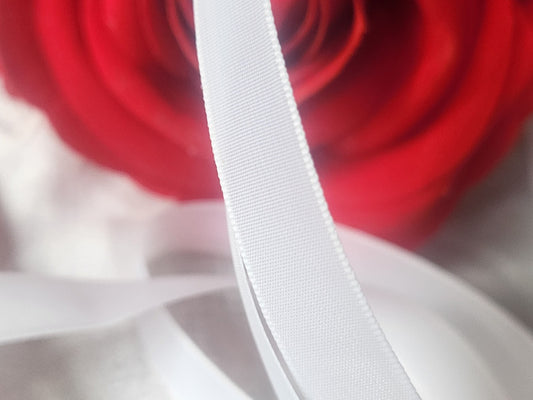 Ruban fin ancien nylon blanc 10 mètres sur 1 cm modiste mercerie B5 n°1