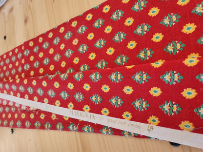 Ancien coupon de tissu rouge motif marignan 81 cm sur 84 cm B8
