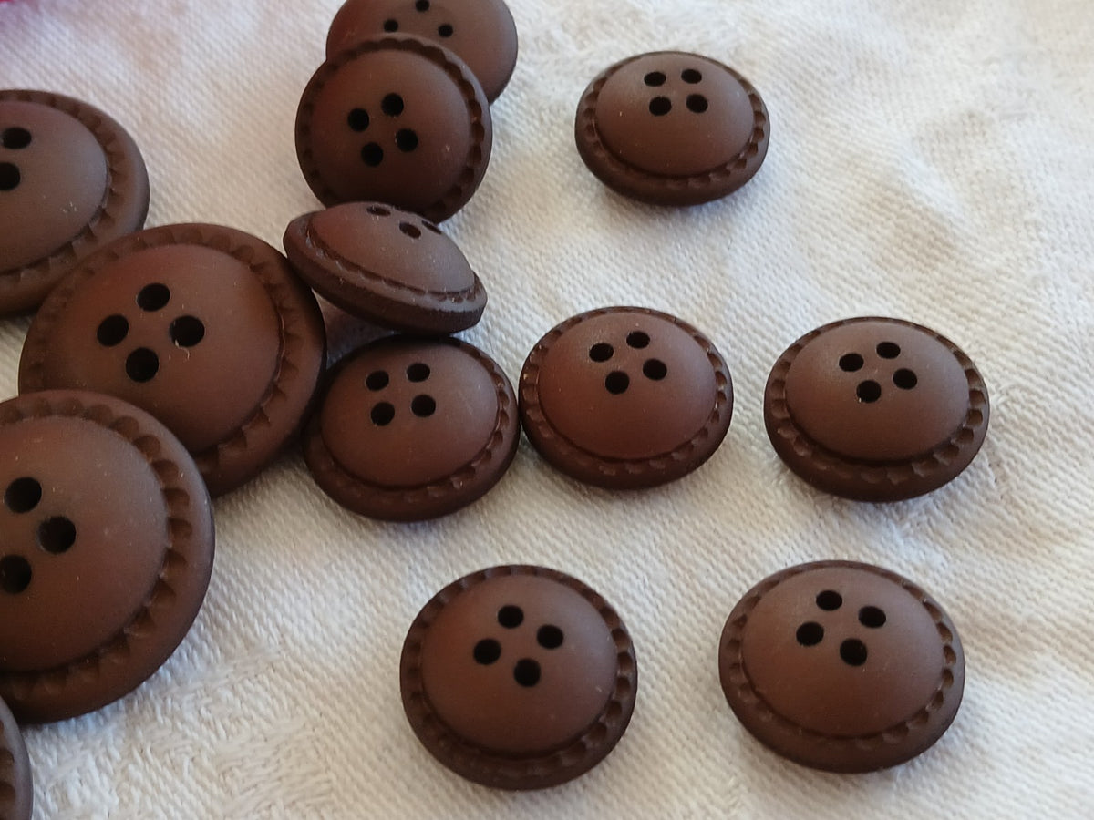 Lot 16 boutons vintage marron mat panaché 17 mm 22mm et 24 mm ref 6468