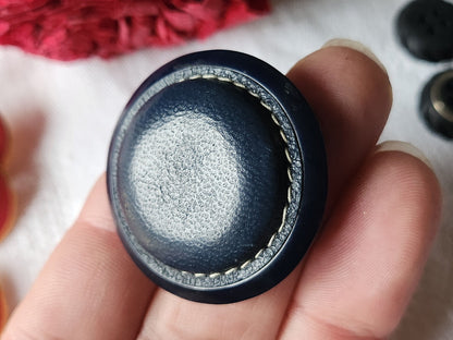 Collection gros bouton coeur cuir bleu monture resine 3,7 cm ref 1580