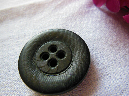 Gros bouton ancien noir damas effet veiné travaillé  diamètre 3,2 cm D6N