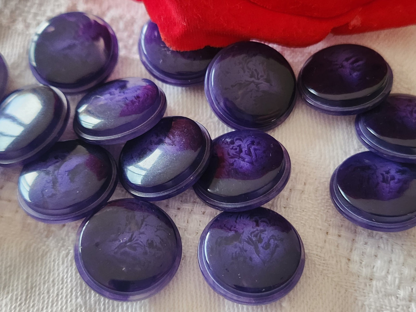 Lot 12 boutons vintage violet  veiné  pied transparent diamètre 1,7 cm ref 6413