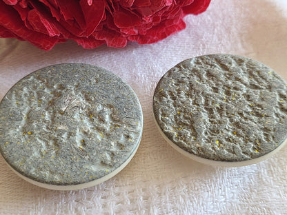 Duo boutons vintage  à pied  gris texturé paillette diamètre 3,1 cm G15P