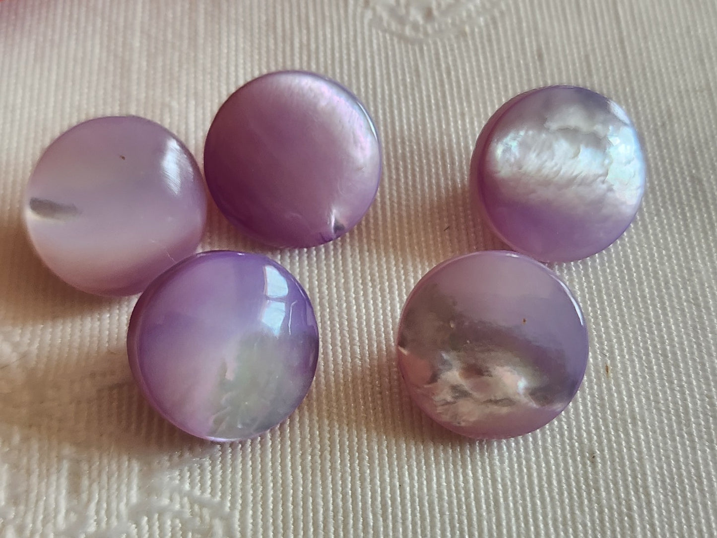 lot 5 boutons anciens en nacre violet bombé lisse pied épais 1,2 cm ref 6223