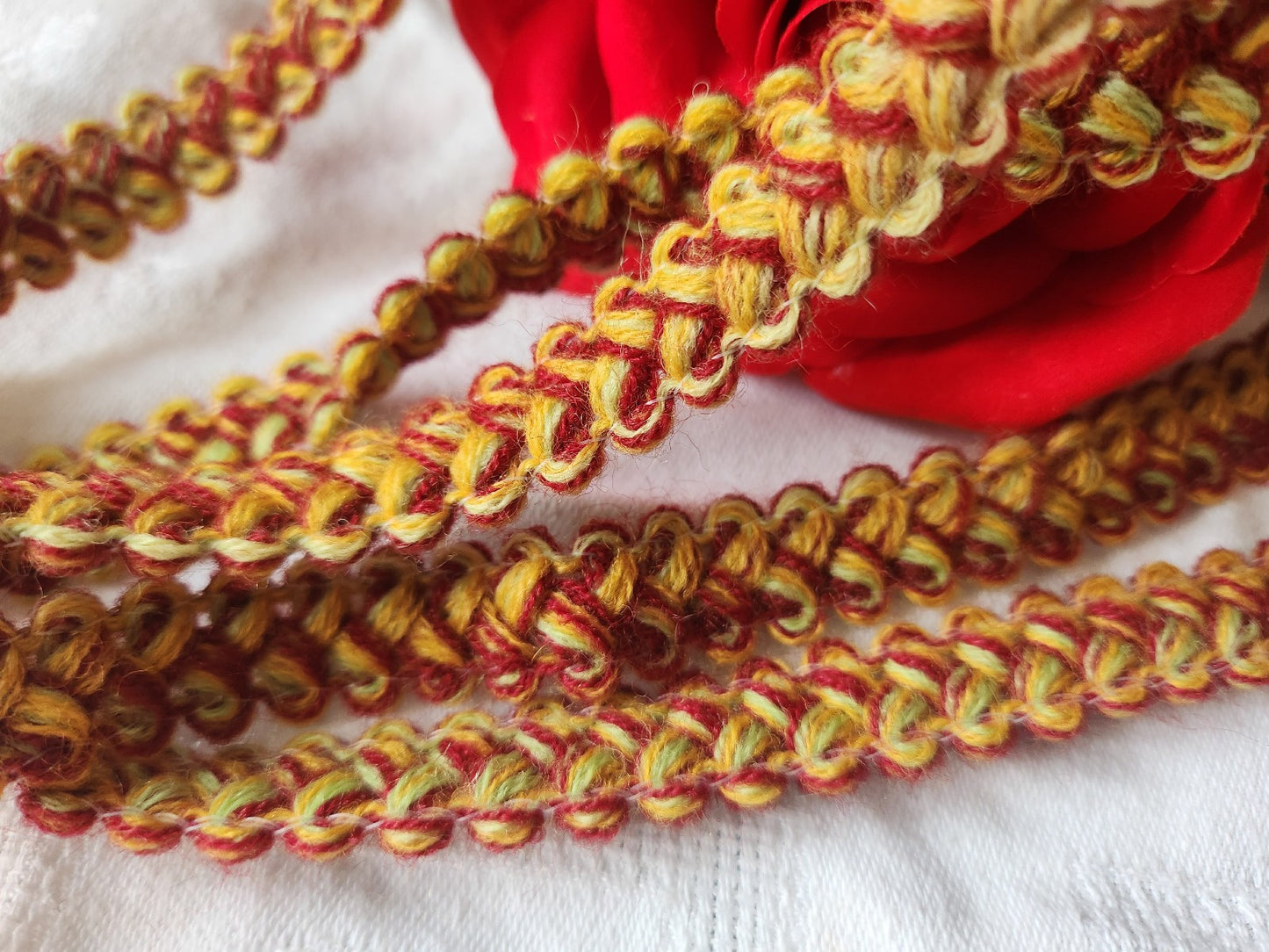 Galon vintage rouge vert jaune 3 m 80 sur 1,5 cm A3