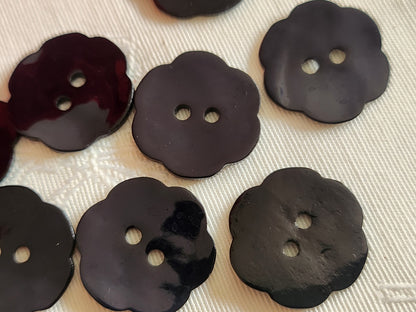 Lot 8 boutons vintage en nacre bleu quasi noir fleur trous  2 cm ref 6347
