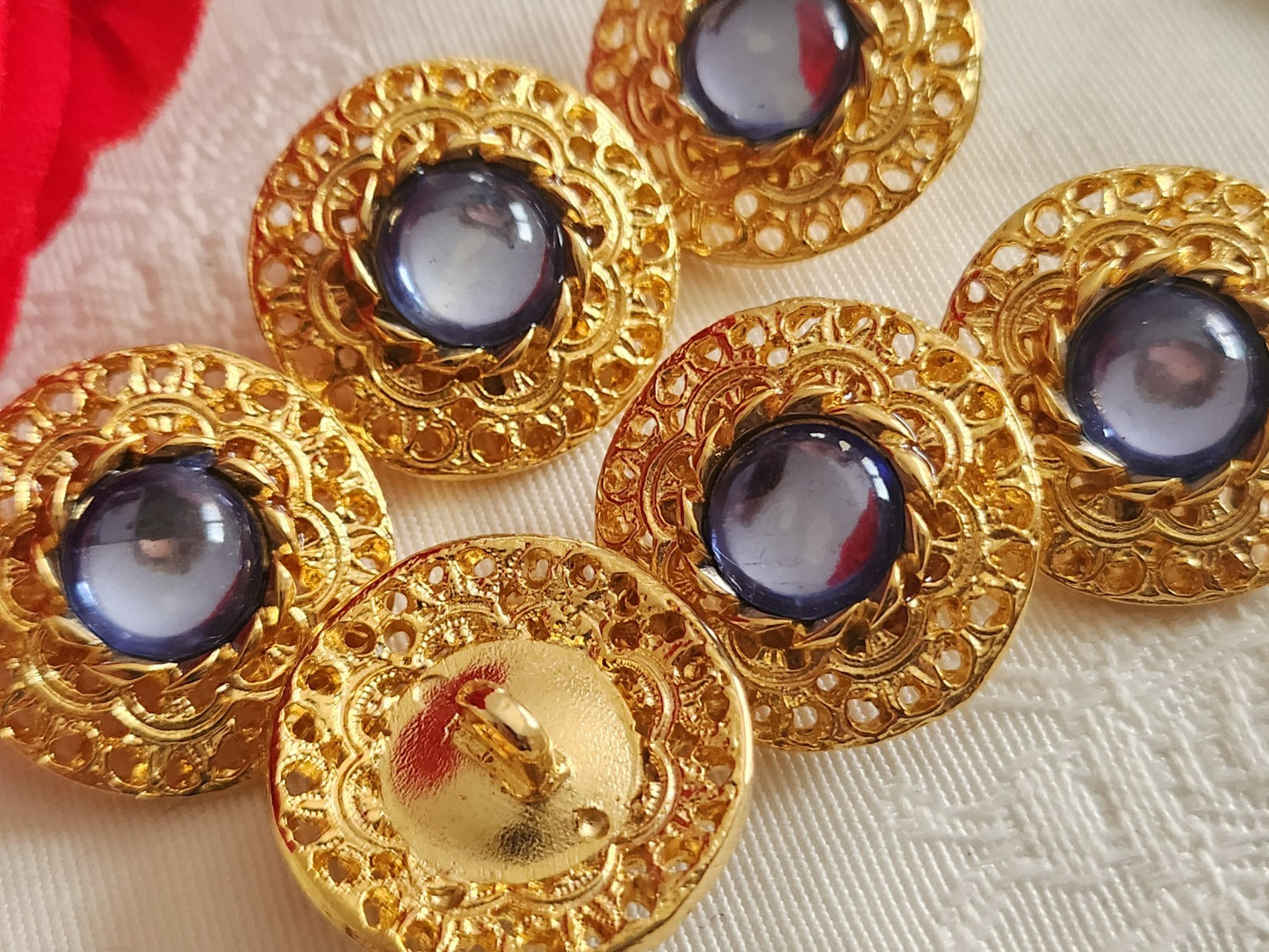 Lot 6 boutons vintage en métal doré volume coeur strass bleu 2,3 cm ref 6336