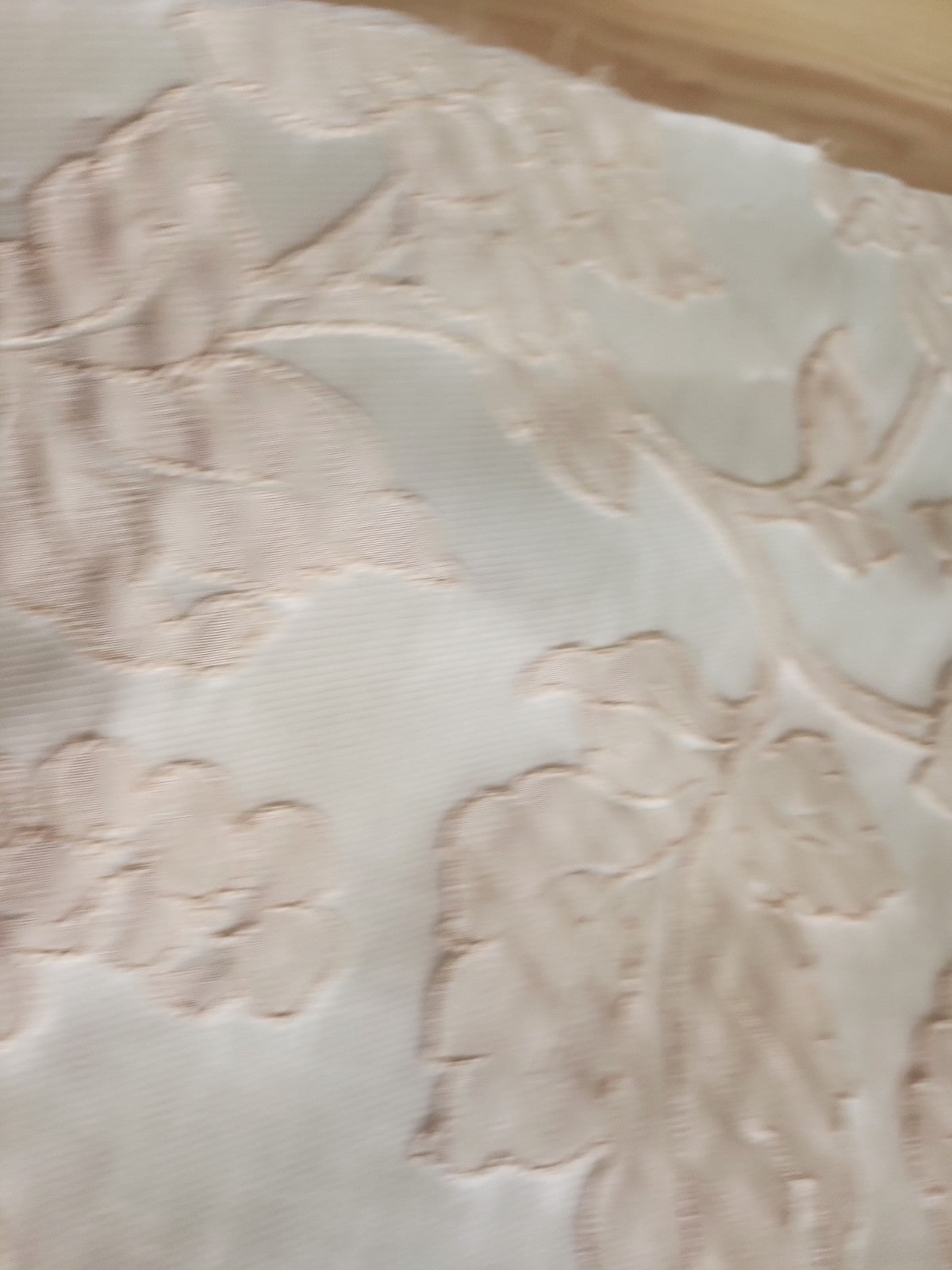 Ancien coupon de tissu damassé beige écru relief 205 cm sur 61 cm B5