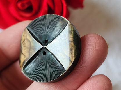 Trio boutons anciens/ vintage teinte estompée 2,5 à 3,4 cm ref 1259
