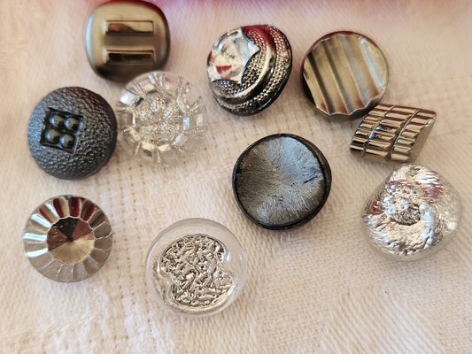 Lot 10 boutons anciens en verre argenté gris  panaché 1,1 à 1,4 cm ref 6066