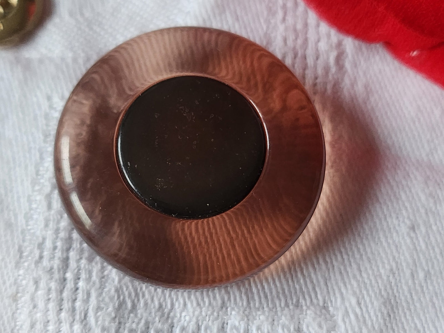 Gros et épais bouton vintage fumé coeur en nacre pied 3,3 cm G5R