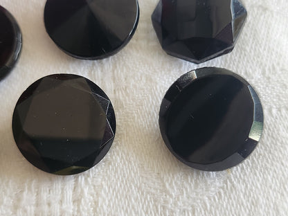 Lot 6 boutons anciens en verre noir 1,7/1,8 cm pied facette ref 6079