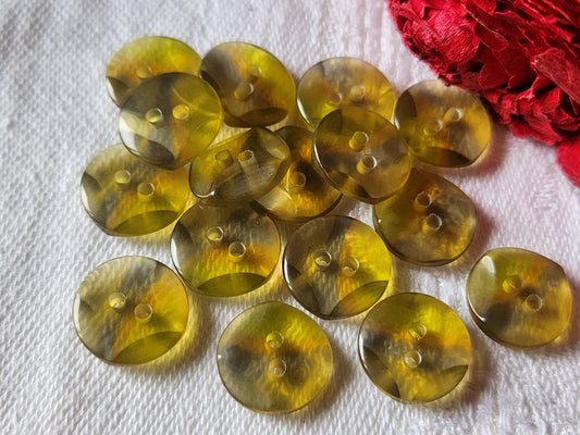 Lot 15  boutons vintage petits tons vert transparents 1,2 cm ref 3223