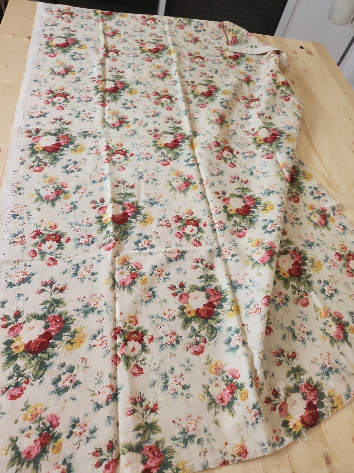 Ancien coupon de tissu fleuri dumas fabrication francaise 119 sur 77 cm B5