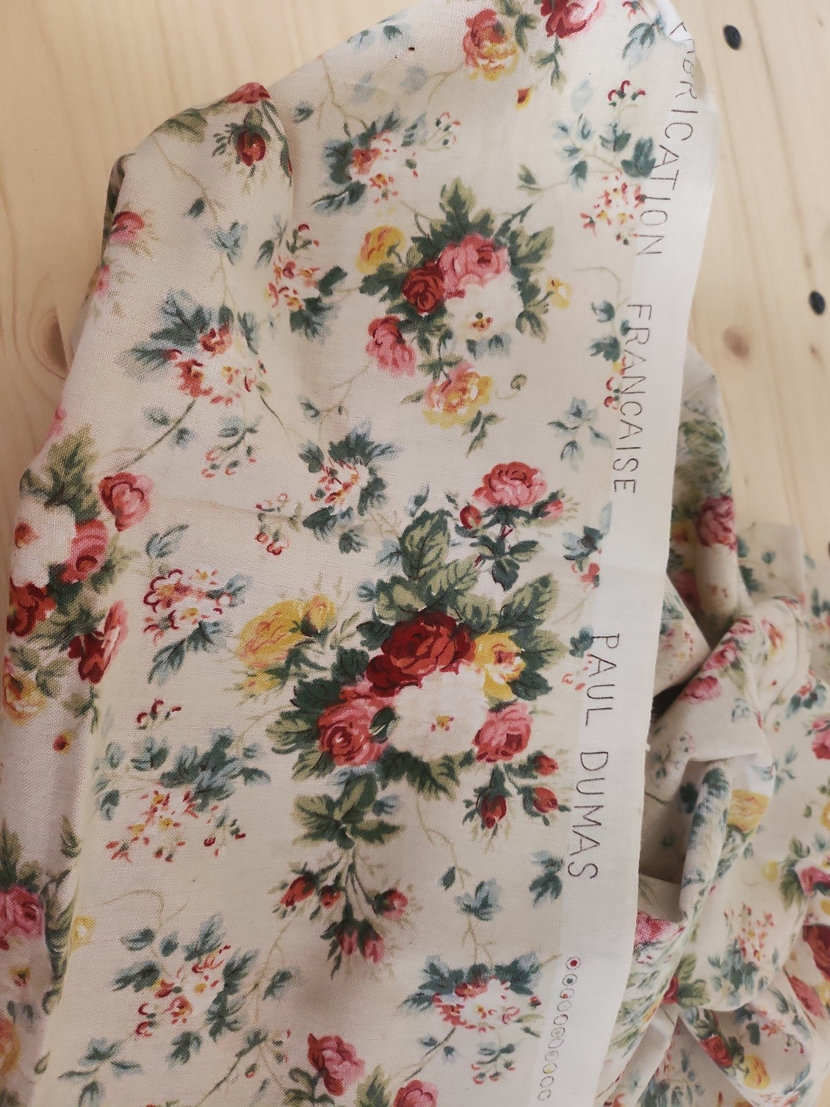 Ancien coupon de tissu fleuri dumas fabrication francaise 119 sur 77 cm B5