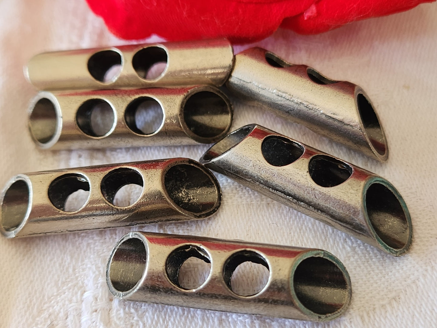 Lot 6 boutons en métal argenté long 3,7 cm  sur 0,9 cm ref 3842