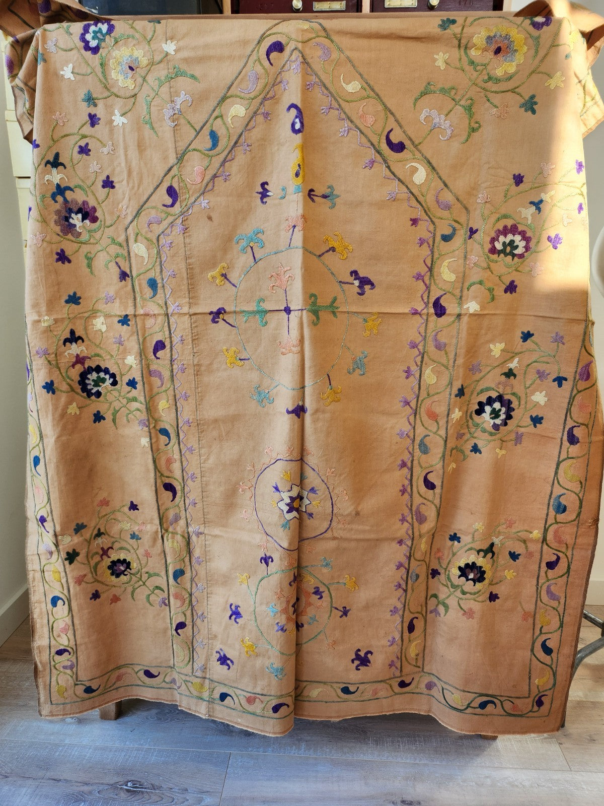 Trés ancien ouvrage XIXéme nappe d'autel? broderie B8