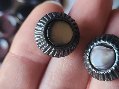 Collection duo  boutons vintage coeur en nacre  pied 1,8 cm G7F